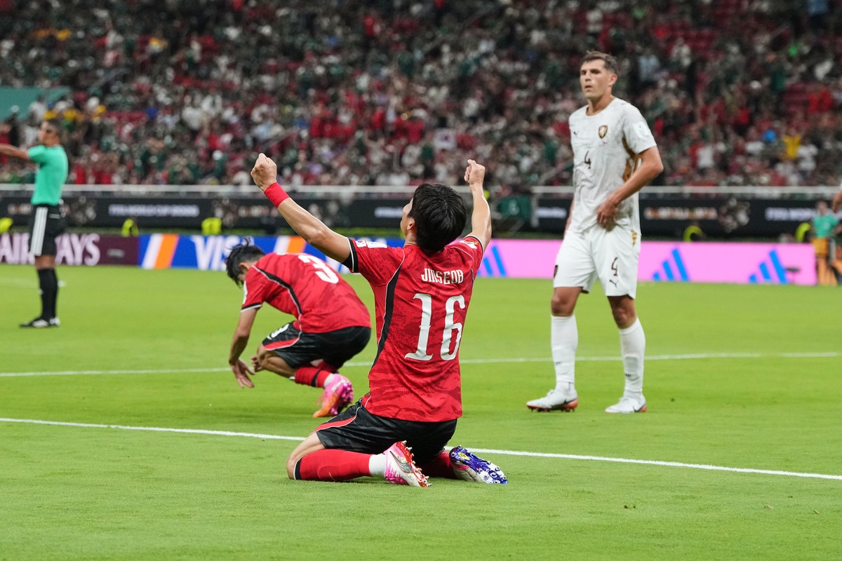 South Korea's Park Jin-seob reacts after defeating Czechia during the World Cup Group A soccer match in Zapopan, near Guadalajara, Mexico, Thursday, June 11, 2026. (AP Photo/Dolores Ochoa)
Park J ...