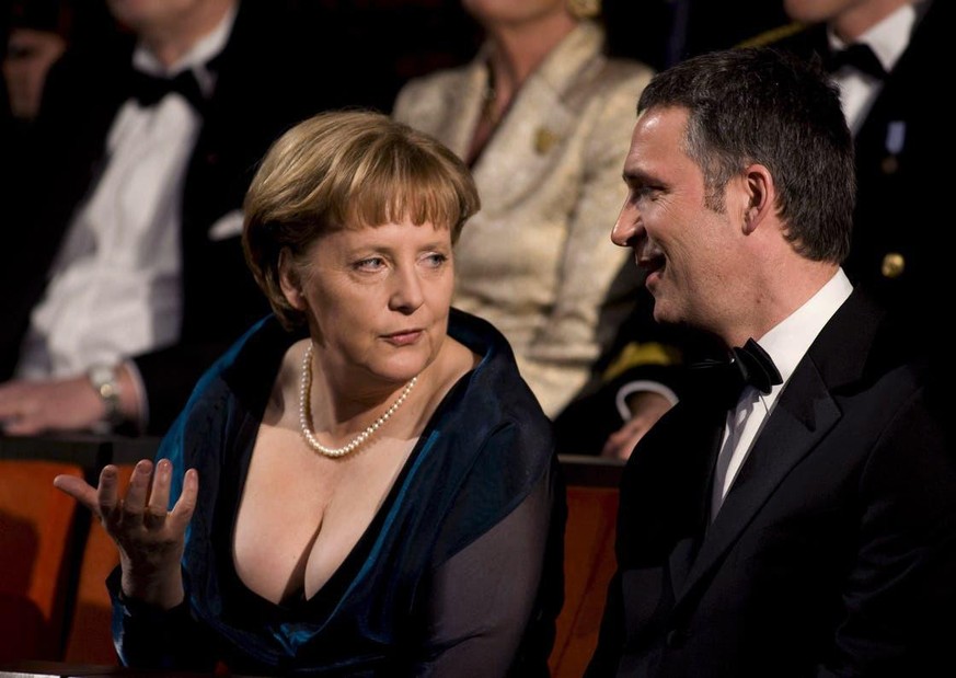 Darf eine Kanzlerin Décolleté zeigen? Ja, fand Merkel 2008 in der Oper in Oslo.