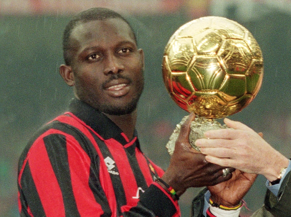 MILAN - JANUARY 5: George Weah of AC Milan is presented the 'European Footballer of the Year' award before the Serie A match between AC Milan and Sampdoria held on January 5, 1996 at the San ...