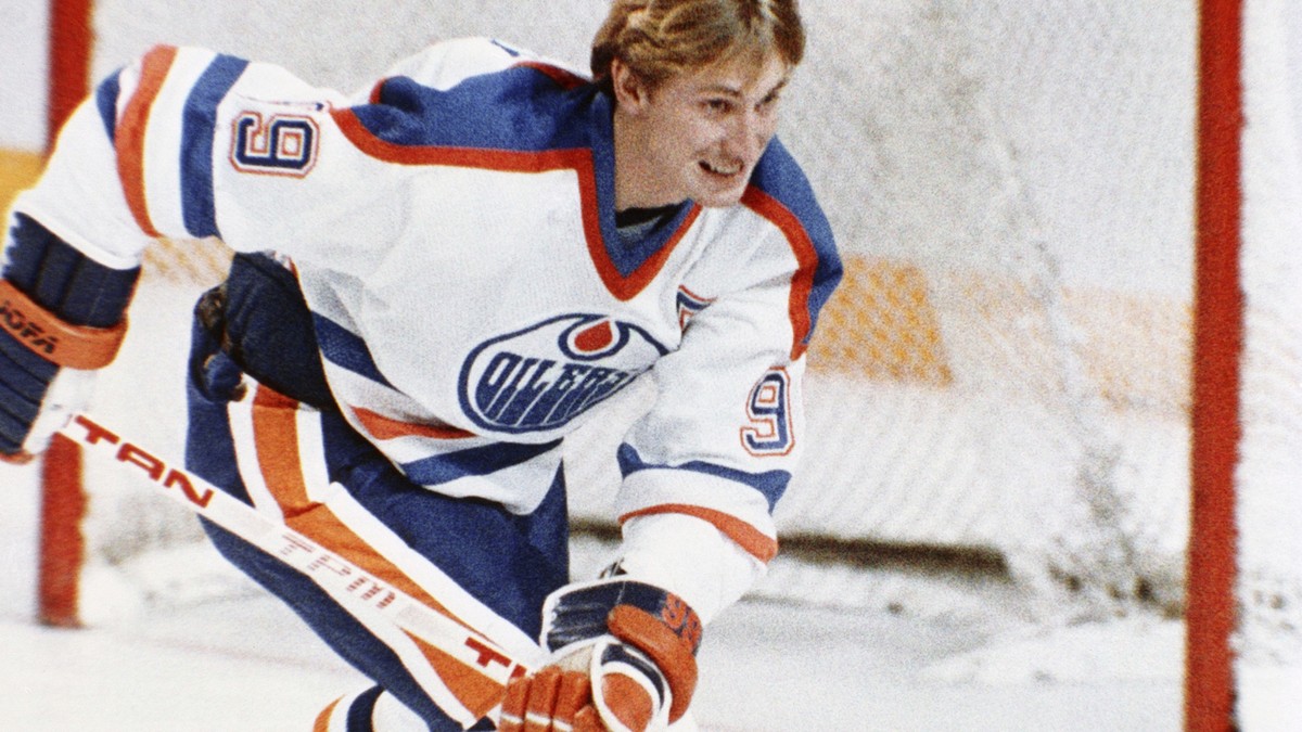 Wayne-Gretzky-betritt-die-NHL-B-hne-und-schickt-sich-an-alle-Rekorde-zu-brechen