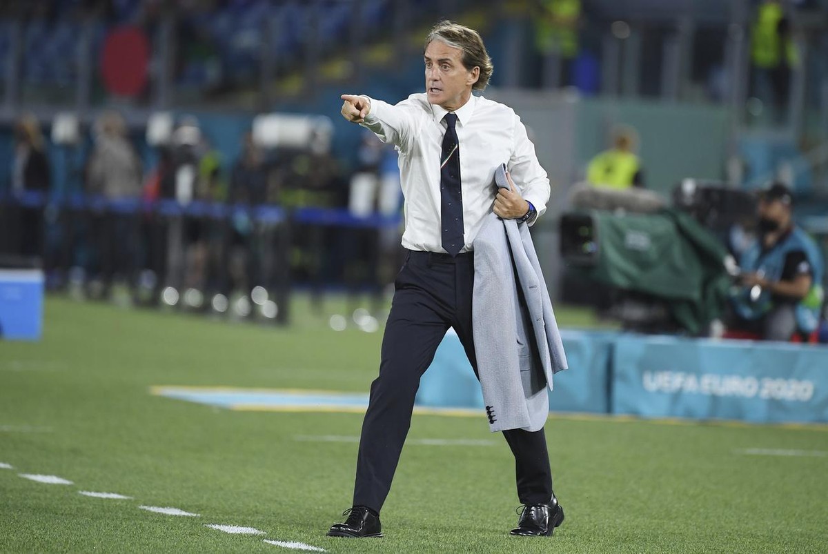 Italy's manager Roberto Mancini gives instructions during the Euro 2020 soccer championship group A match between Italy and Switzerland at Olympic stadium in Rome, Wednesday, June 16, 2021. (Etto ...