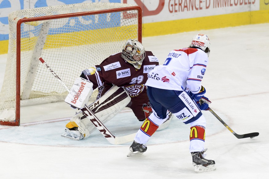 Auch Kris Foucault findet in Servette-Goalie&nbsp;Robert Mayer seinen Meister.