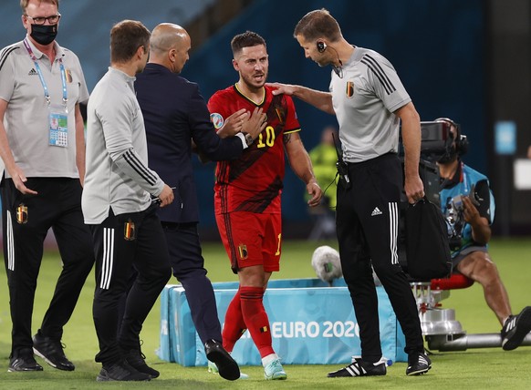 epa09306804 Eden Hazard (C) of Belgium leaves the pitch during the UEFA EURO 2020 round of 16 soccer match between Belgium and Portugal in Seville, Spain, 27 June 2021. EPA/Julio Munoz / POOL (RESTRIC ...