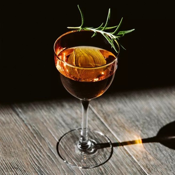 le grand louis cocktail drink trinken alkohol grand marnier https://www.liquor.com/thmb/vhlmdcSqF1gxOKL1iQtxQo3xaGI=/750x0/filters:no_upscale():max_bytes(150000):strip_icc():format(webp)/Le-Grand-Loui ...