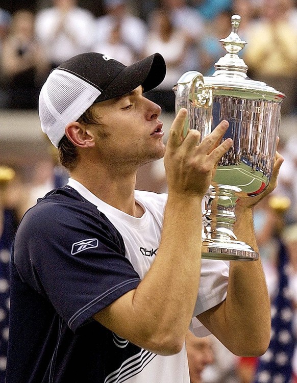 Andy Roddick of the US kisses the US Open trophy after the men&#039;s final Sunday 07 September, 2003 at the US Open in Flushing Meadows, NY. EPA PHOTO/EPA/Rhona WISE//