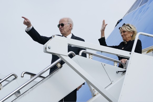 President Joe Biden and first lady Jill Biden wave before boarding Air Force One at London Stansted Airport, in Stansted, Britain, Monday, Sept. 19, 2022. The Bidens were in London to attend the funer ...