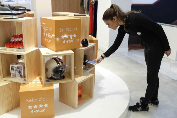 epa07181360 An Amazon&#039;s employee scans a QR Code (Quick Response Code) Reader of a product at a pop-up Amazon store during its opening in Madrid, Spain, 21 November 2018. US e-commerce company Am ...