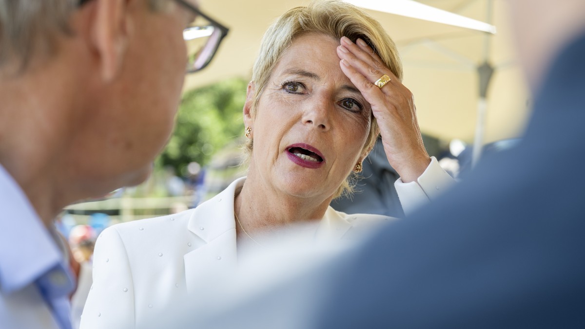 Bundesraetin Karin Keller-Sutter bei ihrer Ankunft auf der Ruetliwiese, anlaesslich der Bundesfeier auf dem Ruetli, welche im Zeichen von Einklang und Vielfalt steht, am Freitag, 1. August 2025. (KEYS ...