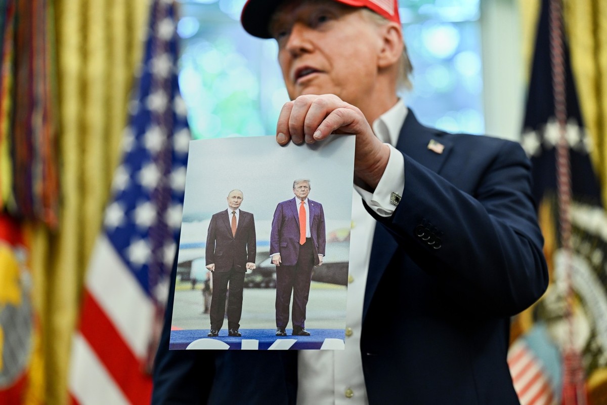 Donald Trump lockert Sanktionen gegen Russland. Für Experte Ulrich Schmid ist klar: Einmal mehr lässt sich der amerikanische Präsident von Kreml-Herrscher Wladimir Putin beeinflussen.