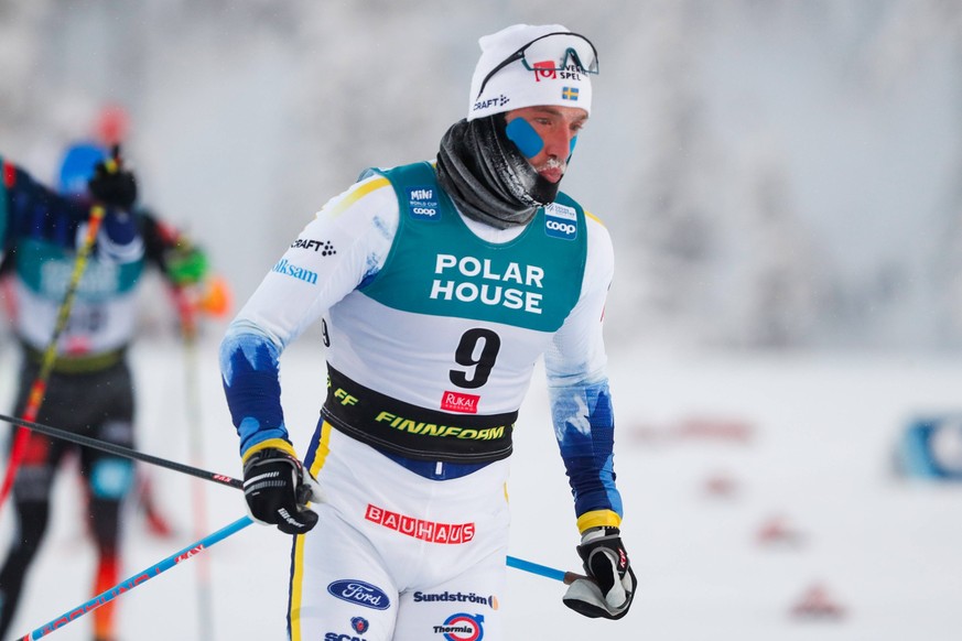 231126 Calle Halfvarsson of Sweden competes in the men s 20 km mass start free technique during the FIS Cross-Country World Cup on November 26, 2023 in Ruka. Photo: Kalle Parkkinen / BILDBYRAN / COP 2 ...