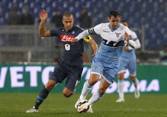 Bei Napoli hat Inler wie Lazio's Miro Klose nicht immer Einsatzgarantie.