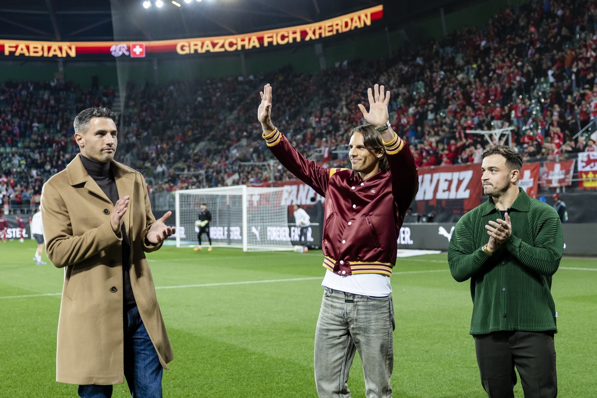 Former Switzerland's players Fabian Schaer, left, Xherdan Shaqiri, right, and goalkeeper Yann Sommer, center, are honoured for their lifetime achievement with the Swiss national team during the U ...