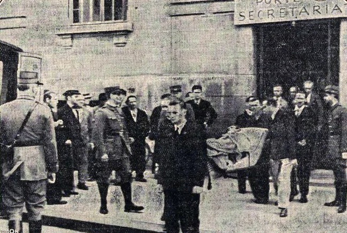 Der schwerverletzte Stefan Lux wird aus dem Gebäude getragen.
https://www.e-newspaperarchives.ch/?a=d&amp;d=TDG19360704-01.2.41.14&amp;dliv=none&amp;e=-------de-20--1--img-txIN--------0-----