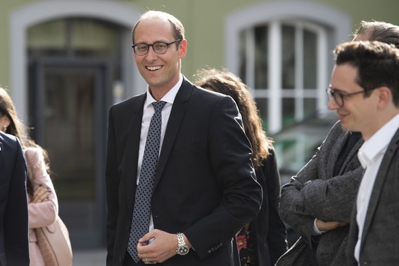 Nationalrat Martin Candinas (CVP), Bildmitte, bei den Buendner National- und Staenderatswahlen, am Sonntag, 20. Oktober 2019, in Chur. (KEYSTONE/Gian Ehrenzeller)