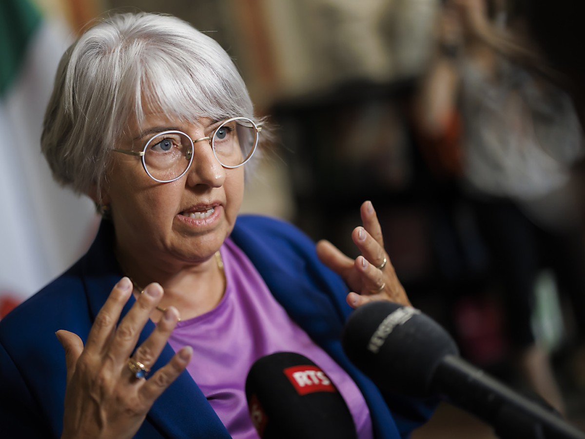La conseill�re f�d�rale Elisabeth Baume-Schneider a r�agi mardi depuis La Chaux-de-Fonds aux r�v�lations sur les erreurs de calcul sur la situation financi�re de l'AVS.