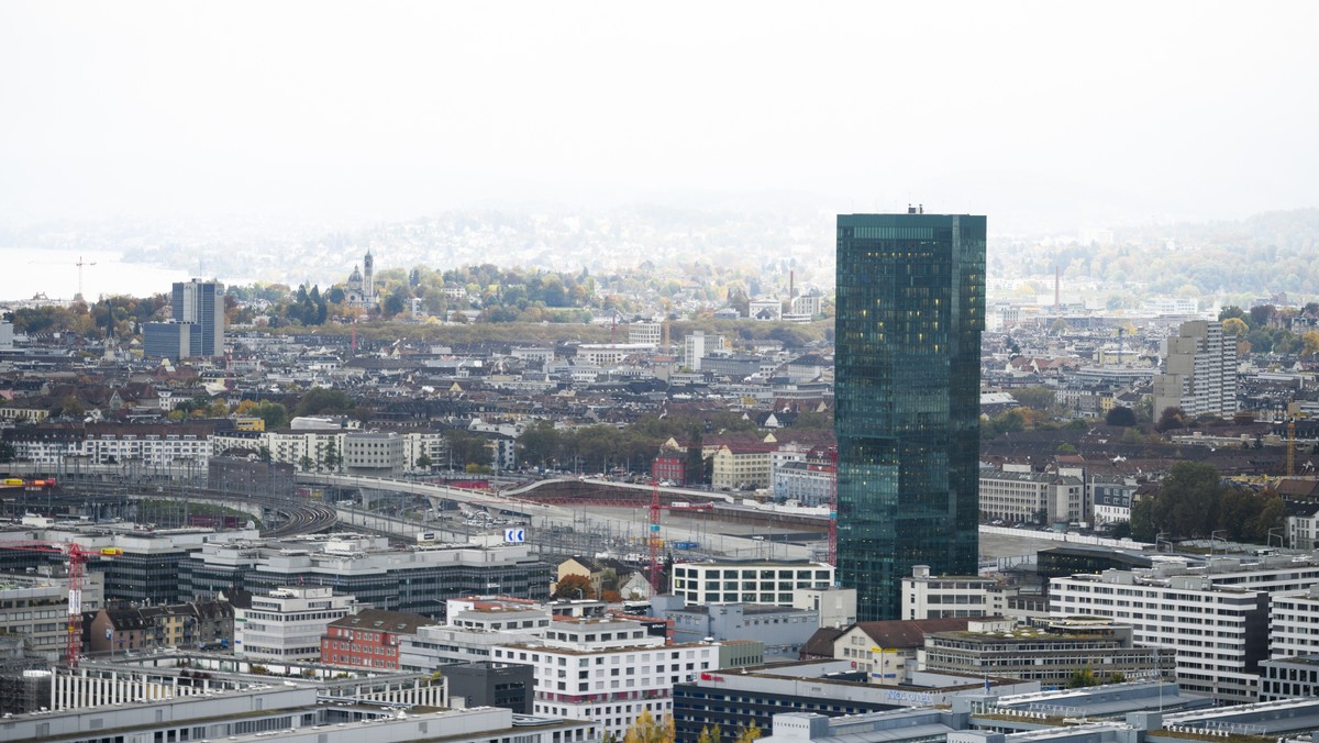 A view of the skyline of Zurich, Switzerland, with high fog, seen from the Hoenggerberg, on Friday, October 21, 2016. (KEYSTONE/Manuel Lopez)