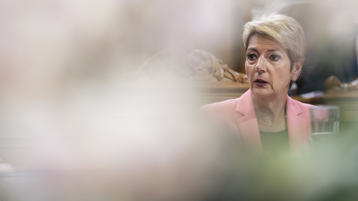 Zaubertrick-mit-Schnapssteuer-wie-Keller-Sutter-das-Zollgesetz-durchbrachte