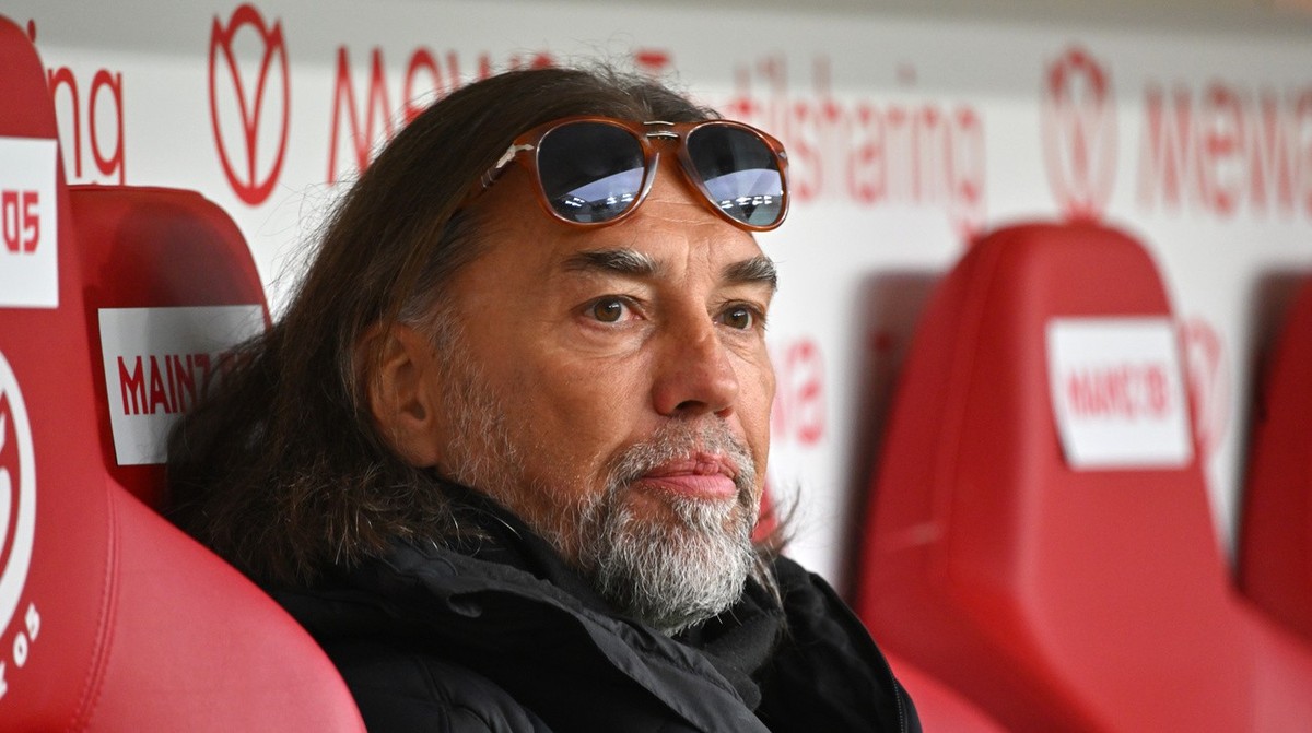 28.01.2023, Rheinland-Pfalz, Mainz: Fu�ball: Bundesliga, FSV Mainz 05 - VfL Bochum, 18. Spieltag, Mewa Arena. Der Mainzer Sportdirektor Martin Schmidt. Foto: Torsten Silz/dpa - WICHTIGER HINWEIS: Gem� ...