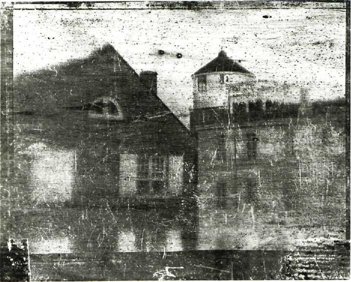 Joseph Saxton. Arsenal and Cupola, Philadelphia Central High School, Sep 25 or Oct 16, 1839 (earliest photo taken in USA)