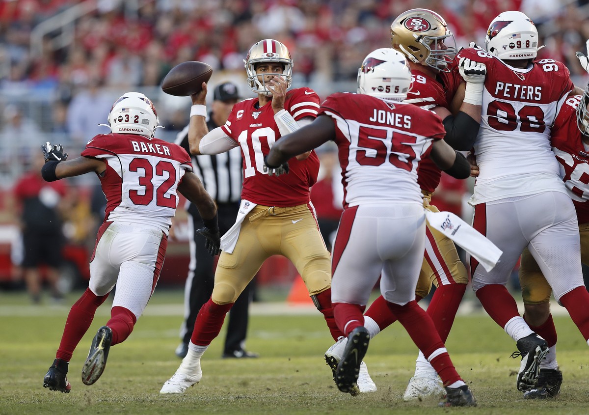 epa08004938 San Francisco 49ers quarterback Jimmy Garoppolo (C) drops back to pass against the Arizona Cardinals during the second half of their NFL game at Levi's Stadium in Santa Clara, Califor ...