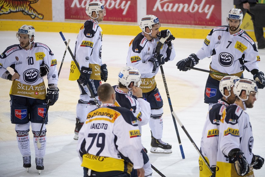 Ambris Spieler nach der 4:3 Niederlage, waehrend dem Meisterschaftsspiel der National League zwischen den SCL Tigers und dem HC Ambri-Piotta, am Samstag, 30. November 2019, im Ilfisstadion in Langnau. ...