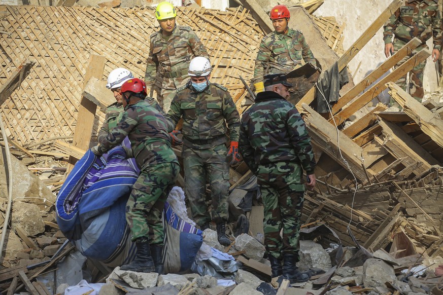 epa08735931 Azerbaijan rescuers work on the devastated houses allegedly damaged by recent shelling in Ganja, Azerbaijan, 11 October 2020. Foreign Ministers of the Republic of Azerbaijan and the Republ ...