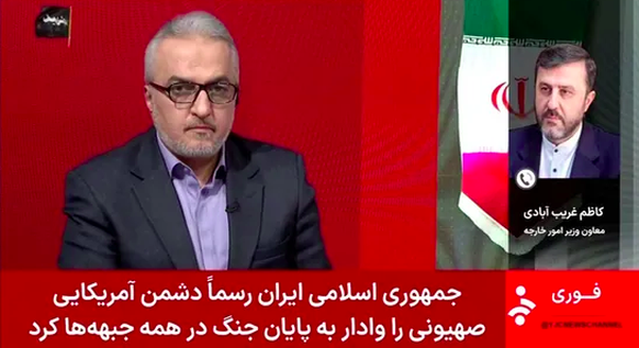 Der stellvertretende iranische Außenminister Kasem Gharibabadi (l.) bei einem Interview im Staatsfernsehen.