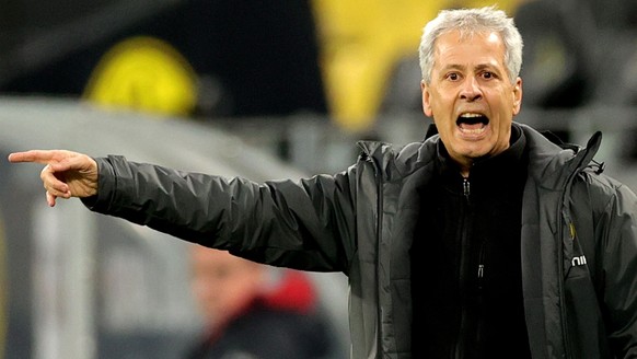 epa08805547 Dortmund&#039;s head coach Lucien Favre gestures during the German Bundesliga soccer match between Borussia Dortmund and Bayern Muenchen in Dortmund, Germany, 07 November 2020. EPA/FRIEDEM ...