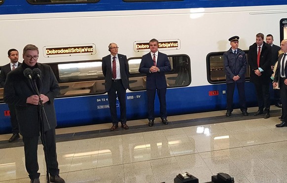 Aleksandar Vucic, der Präsident Serbiens und Stadler-Patron Peter Spuhler in Belgrad im vergangenen November.