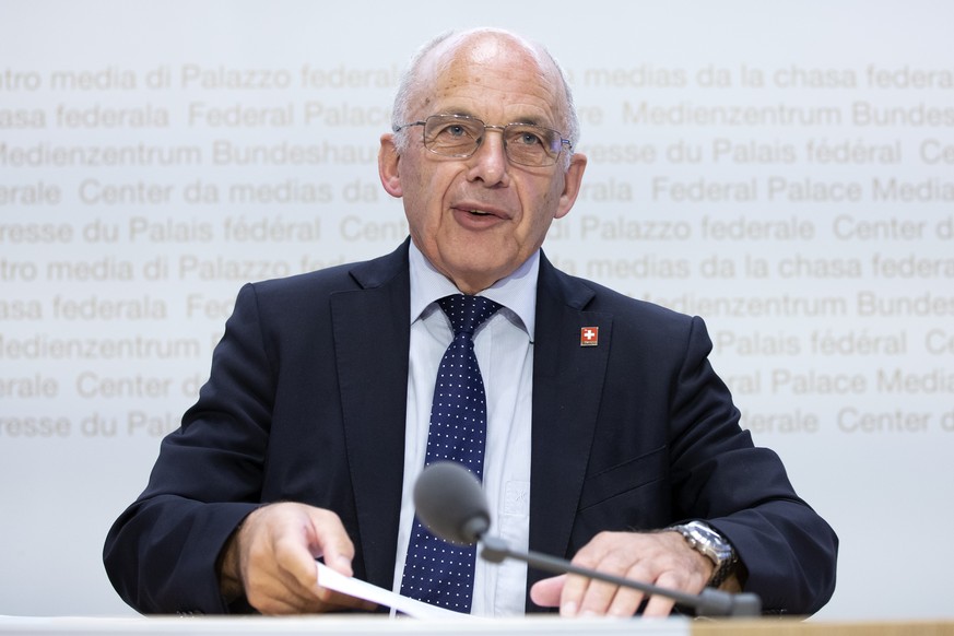 Bundesrat Ueli Maurer spricht waehrend einer Medienkonferenz zur Abstimmungsvorlage ueber die Erhoehung der Kinderabzuege, am Freitag, 3. Juli 2020 in Bern. (KEYSTONE/Peter Klaunzer)