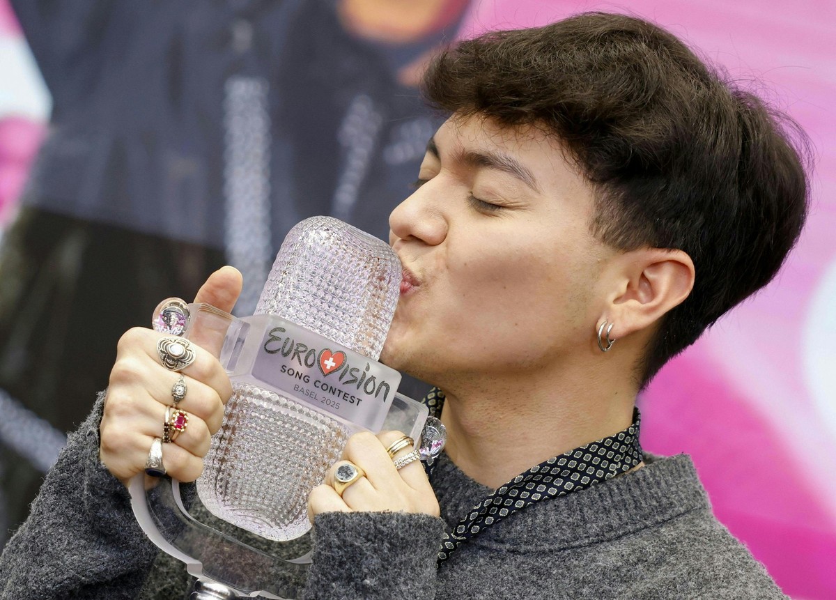 Austrian singer Johannes Pietsch aka JJ, winner of the 2025 Eurovision Song Contest, poses with the trophy during a press conference in Vienna, Austria on May 18, 2025. Austria's JJ won the 2025  ...