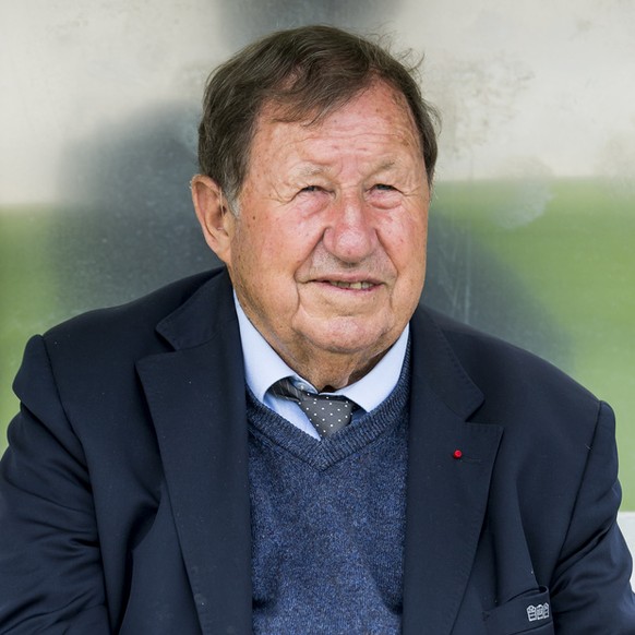 L&#039;entraineur legendaire Guy Roux, lors de la rencontre de Promotion league entre Yverdon Sport FC et FC Bavois ce samedi 19 mai 2018 au stade Municipal d&#039;Yverdon. (KEYSTONE/Jean-Christophe B ...