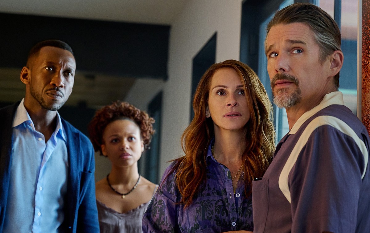 LEAVE THE WORLD BEHIND (2023)
Mahershela Ali as G.H., Myha’la Herrold as Ruth, Julia Roberts as Amanda and Ethan Hawke as Clay
CR: JoJo Whilden