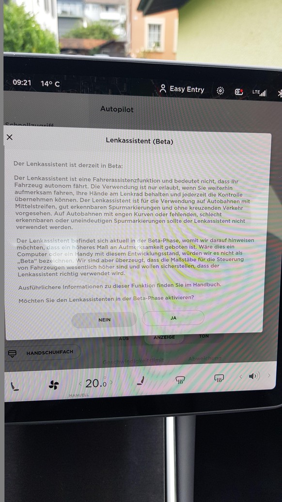 US-VerkehrsbehÃ¶rde untersucht tÃ¶dlichen Tesla-Unfall in New York\nIch zeigs gerne noch einmal. Will man die Autopilot-Funktion in Fahrzeug aktivieren, so dass man wÃ¤hrend der Fahrt den Autopiloten  ...