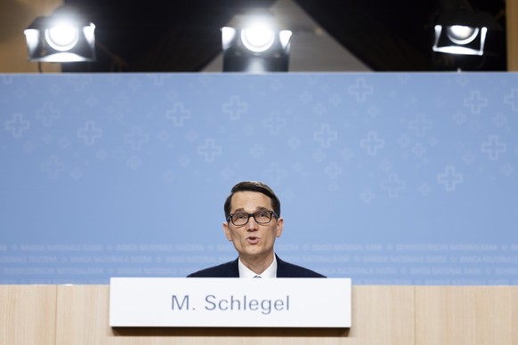 epa12584661 Chairman of the Governing Board of the Swiss National Bank (SNB) Martin Schlegel speaks during a press conference of the Swiss National Bank (SNB BNS) on the key interest rate, in Bern, Sw ...