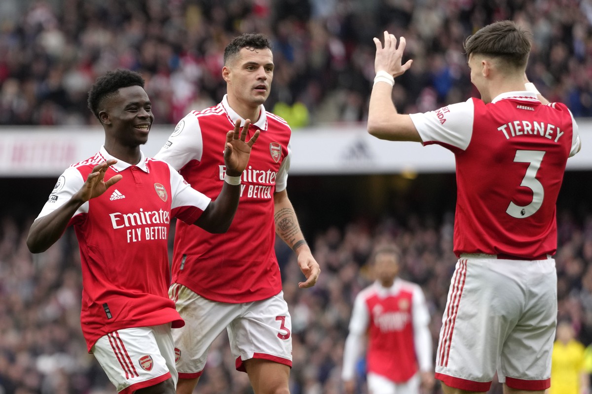 Arsenal's Bukayo Saka, left, celebrates with teammates after scoring his side's fourth goal during the English Premier League soccer match between Arsenal and Crystal Palace at Emirates stad ...