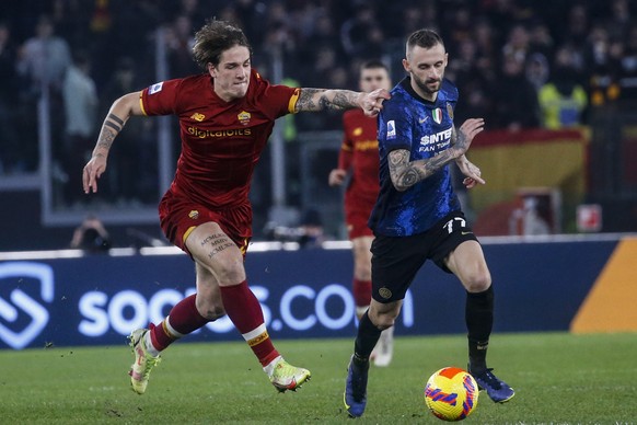 epa09622013 Roma���s Nicolo Zaniolo (L) and Inter���s Marcelo Brozovic in action during the Italian Serie A soccer match between AS Roma and FC Inter at the Olimpico stadium in Rome, Italy, 04 Decembe ...