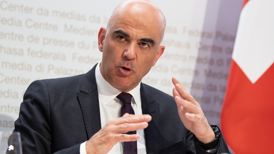 Bundesrat Alain Berset spricht an einer Medienkonferenz, am Mittwoch, 24. November 2021, in Bern. (KEYSTONE/Peter Schneider)