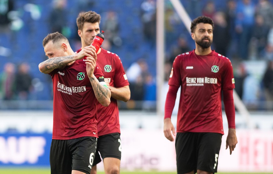 epa07476697 Hannover players (L-R) Marvin Bakalorz, Hendrik Weydandt, and Felipe Martins react after the German Bundesliga soccer match between Hannover 96 and FC Schalke 04 in Hanover, Germany, 31 Ma ...