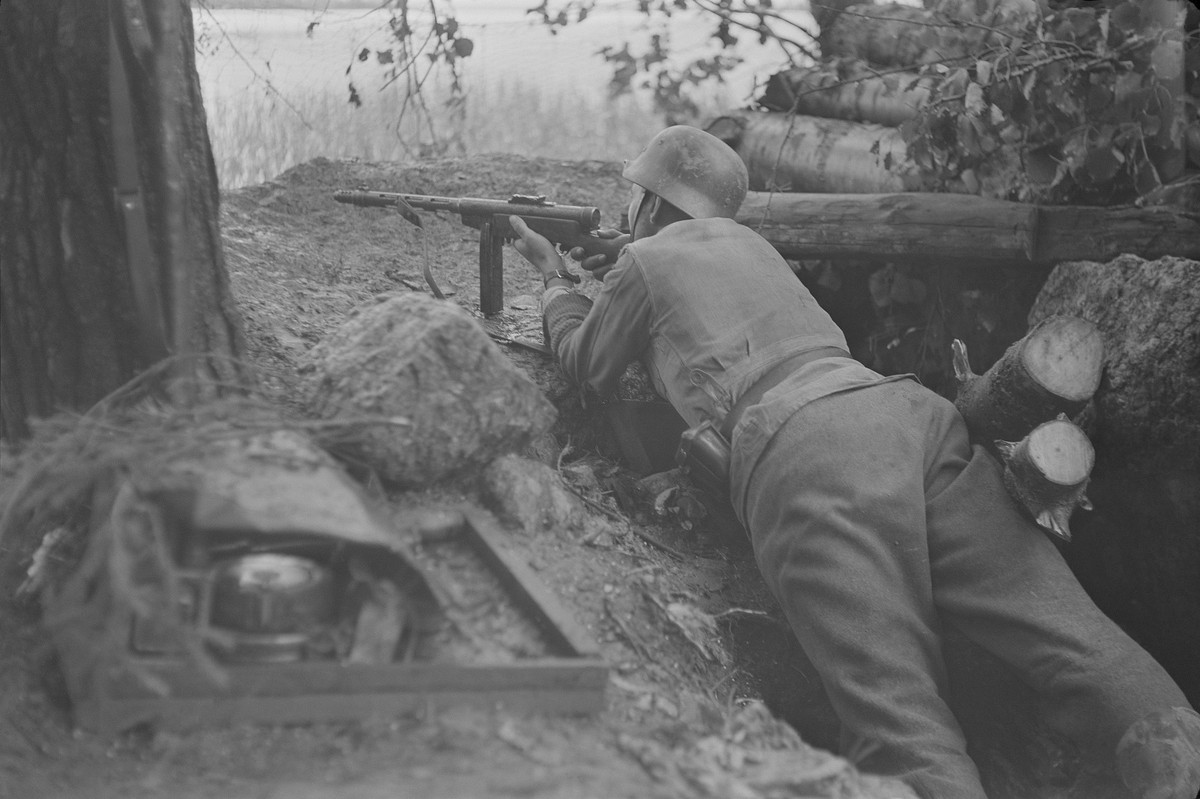 Finnischer Soldat 1944 bei der Wyborger Bucht.