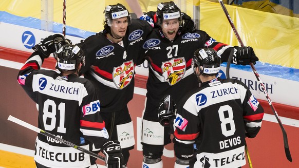 Joie des joueurs jurassiens apres le deuxieme but marque par l&#039;attaquant jurassien Reto Schmutz, centre, lors de la finale de Coupe de Suisse de hockey sur glace Swiss Ice Hockey Cup, entre HC Aj ...