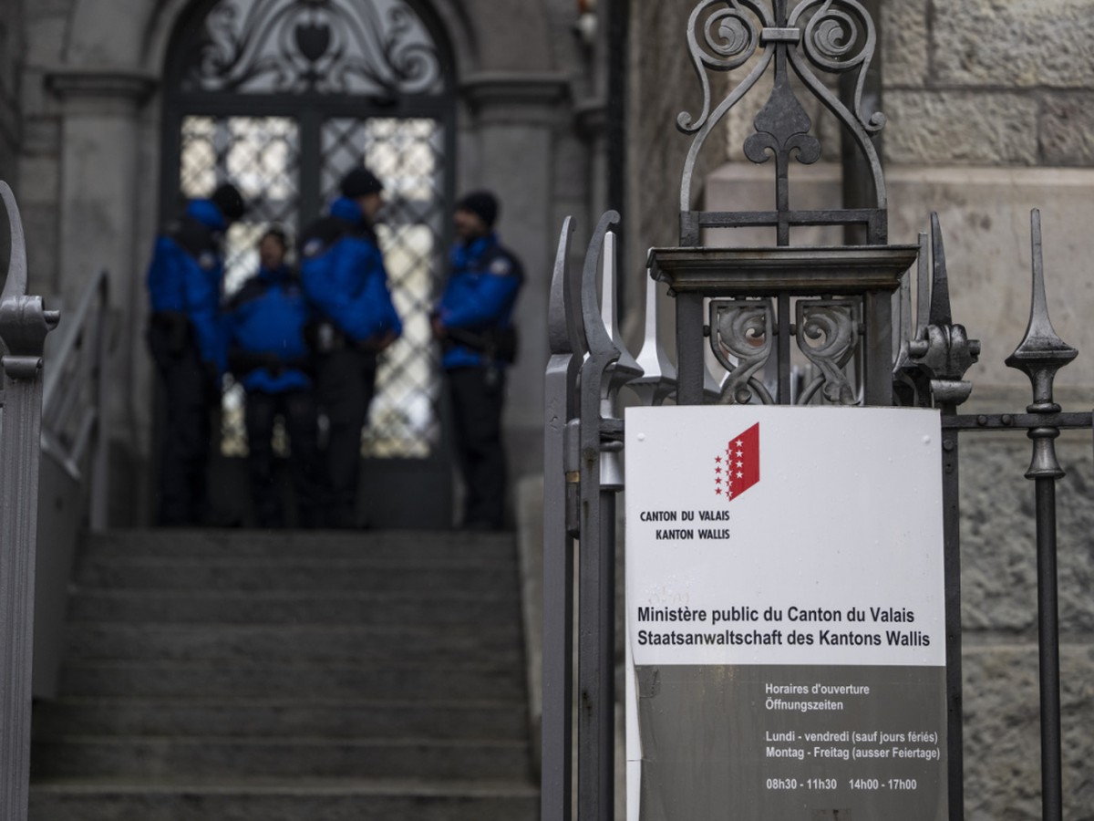 L'un des anciens chargés de sécurité de la commune de Crans-Montana sera auditionné le 9 février par le Ministère public valaisan (archives).