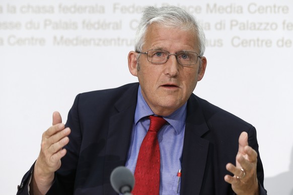 Hans Stoeckli, Praesident GPK-S, spricht waehrend einer Medienkonferenz am Donnerstag, 19. Mai 2016, in Bern. (KEYSTONE/Peter Klaunzer)