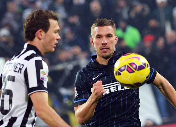 Podolski hat mit Stephan Lichtsteiner bereits vor wenigen Tagen eine Schweizer Bekanntschaft gemacht.
