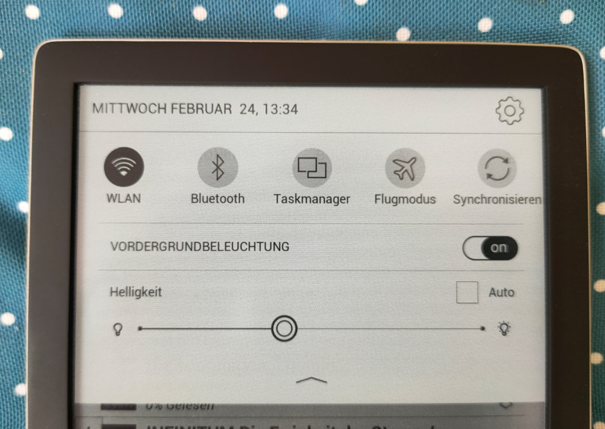 Was beim PocketBook Color nicht möglich ist, ist warmes (gelbliches) Licht.
