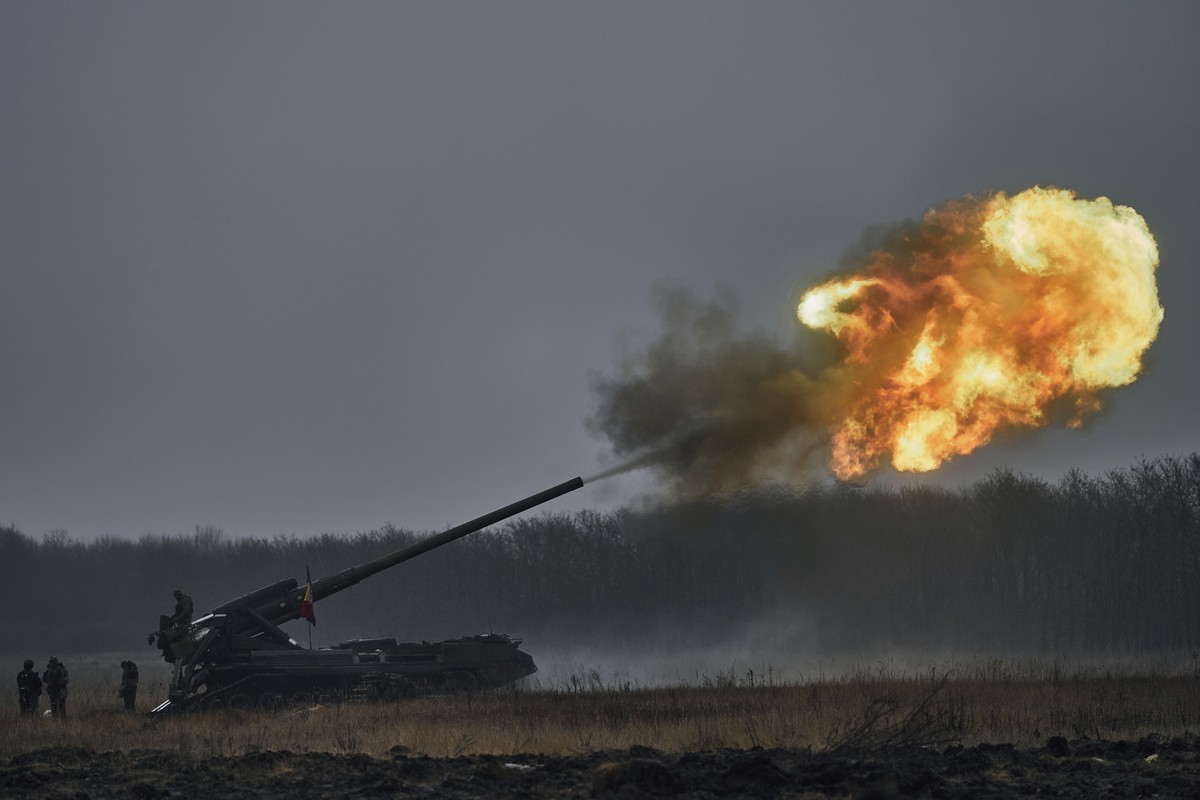 L'artillerie ukrainienne bombarde les positions russes sans relâche.