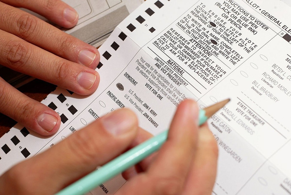 WILSONVILLE, OR - NOVEMBER 1: An Oregon voter casts a ballot from his home November 1, 2004 in Wilsonville, Oregon. Oregon voters can now vote by mail instead of going to a polling station. (Photo by  ...