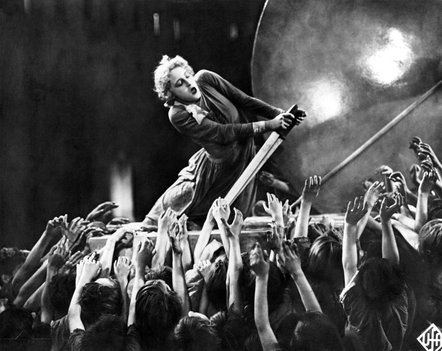 METROPOLIS, Brigitte Helm, 1927 Courtesy Everett Collection ACHTUNG AUFNAHMEDATUM GESCHƒTZT PUBLICATIONxINxGERxSUIxAUTxONLY Copyright: xCourtesyxEverettxCollectionx MCDMETR EC022