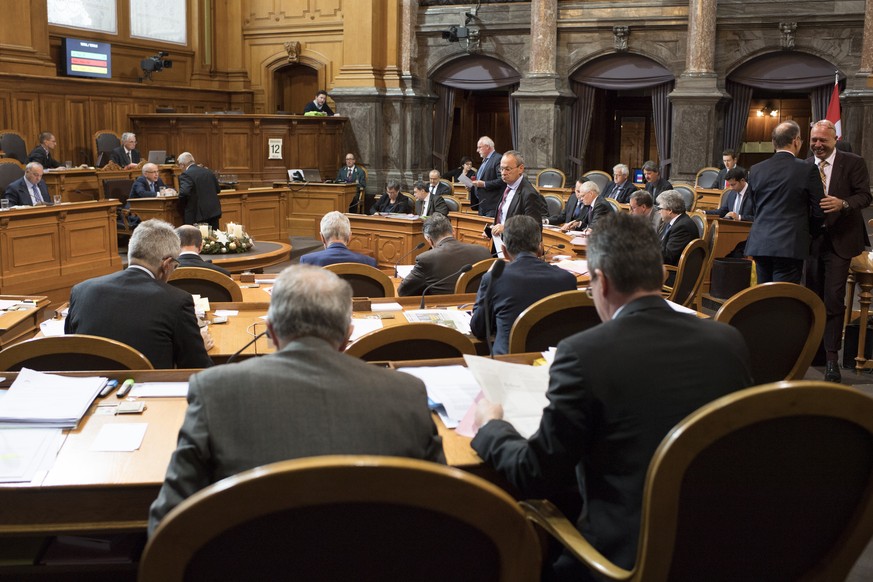 Staenderate debattieren an der Wintersession der Eidgenoessischen Raete, am Dienstag, 12. Dezember 2017 im Staenderat in Bern. (KEYSTONE/Anthony Anex)