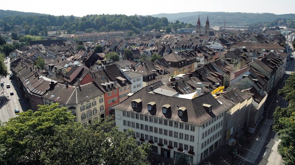 Aussicht auf Winterthur ab dem Hauptgebaude der Winterthur Versicherungen in Winterthur am Dienstag, 6. September 2005. (KEYSTONE/Alessandro Della Bella)